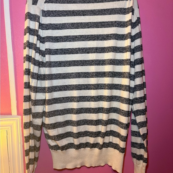 Sean John Black and White V-Neck Sweater - Picture 6 of 7